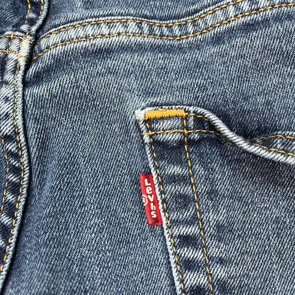 Levi's Jeans Mens 38x32 Medium Wash Straight Leg Flat Front 5 Pocket Denim Twill